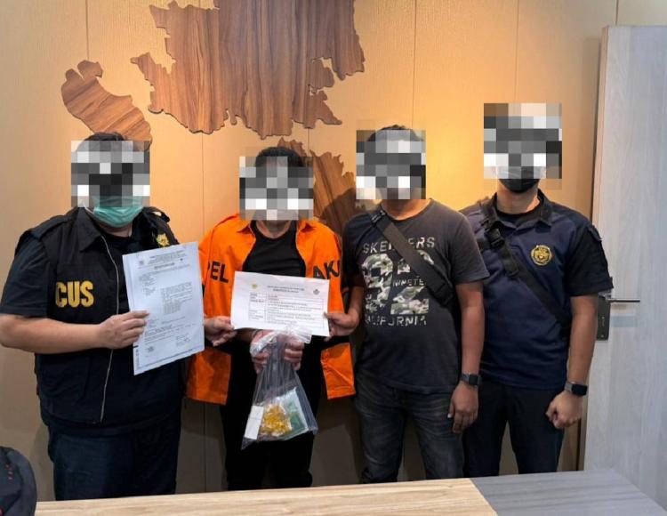 Bea Cukai Batam Tangkap Penumpang Kapal Malaysia, Selundupkan Sabu dan Vape Etomidate dengan Body Strapping