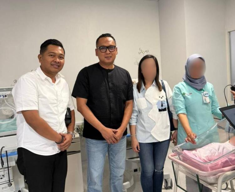 Layanan Paspor Immicare: Imigrasi Batam Jemput Bola ke RS Awal Bros untuk Pasien Balita