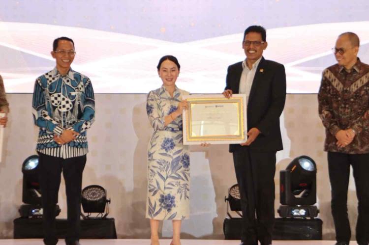 Ketua DPRD Batam Terima Penghargaan Kolaborasi Investasi 2026 dari BP Batam