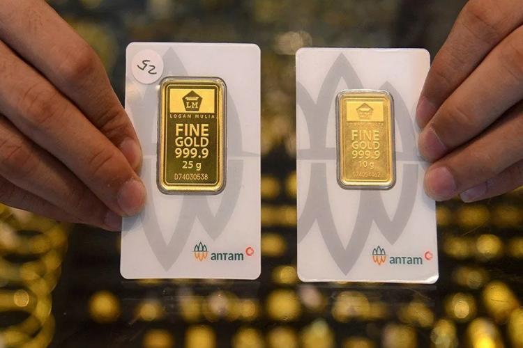 Senin Kelabu buat Investor Emas, Harga Antam Anjlok Rp50 Ribu per Gram