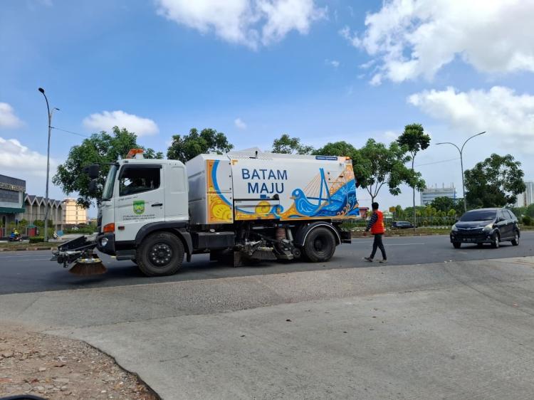 DLH Batam Uji Coba Mobil Penyapu Jalan, Ini Titik yang Disisir di Batam Centre dan Nagoya