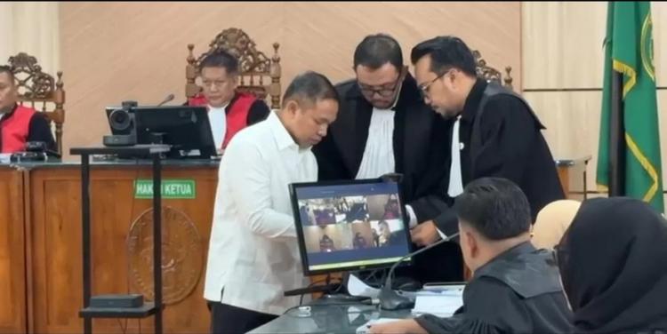 Sidang Korupsi Abdul Wahid: Sebut Kejanggalan Dakwaan KPK, OTT dan Rp800 Juta Hilang di Persidangan