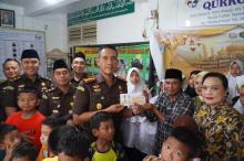 Berbagi Berkah Ramadan, Kejari Batam Salurkan Santunan ke Dua Panti Asuhan