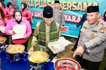 Momen Humanis Wali Kota Batam dan Kapolda Kepri Turun Tangan Sajikan Menu Berbuka untuk Warga Sembulang