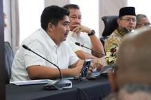 Bupati Roby Paparkan Isu Strategis Bintan dalam Harmonisasi RTRW Kepri di Batam