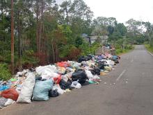 Sampah Meluber di TPS Cening Lingga, Warga Keluhkan Bau Tak Sedap hingga Ganggu Kenyamanan