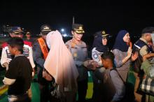 Polda Kepri Sambut Ratusan Pemudik Gratis di Batam: Pastikan Arus Balik Aman dan Lancar