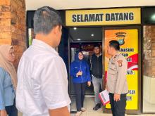 Modus Tukar Uang Lebaran Tanpa Komisi, Pegawai Kimia Farma yang Sudah 24 Tahun Bekerja Ditangkap Polisi