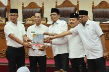 Pendapatan Daerah Batam Tembus Rp4,29 Triliun di 2025, Amsakar Serahkan LKPj ke DPRD