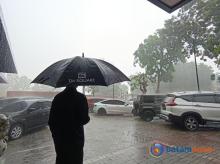 Sehari Pasca Salat Istisqa, Batam Akhirnya Diguyur Hujan Deras, Warga Was-was Banjir