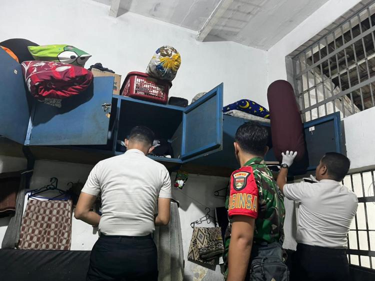 Gandeng TNI, Lapas Dabo Singkep Geledah Kamar Napi Malam-Malam, Ini Hasilnya!
