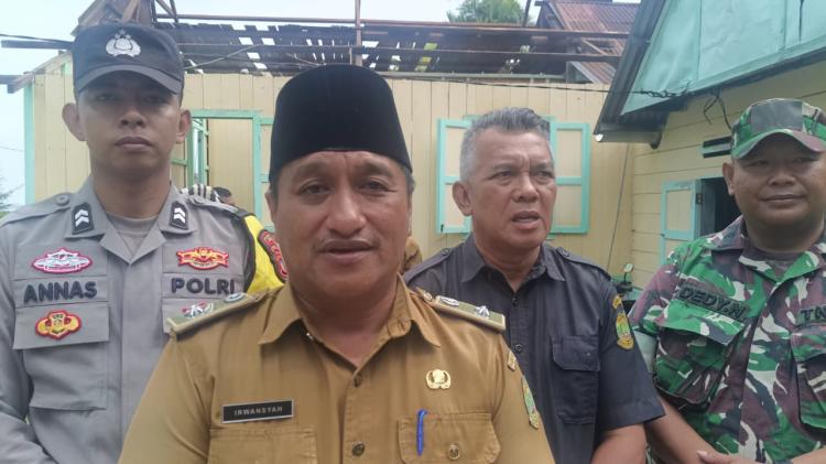 Gerak Cepat, Pemdes Tanjung Harapan di Singkep Salurkan Sembako untuk Warga Korban Puting Beliung