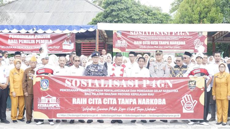 Lawan Narkoba Sejak dari Bangku Sekolah, Kesbangpol Kepri Sapa Pelajar Lingga Lewat Program `Kemas`