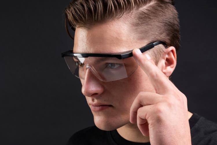 Apple Uji Empat Desain Kacamata Pintar, Target Rilis 2027