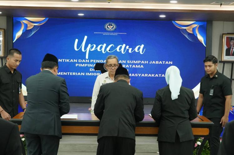 Buntut Skandal Pungli, Kemenimipas Copot Pejabat Imigrasi Kepri dan Batam