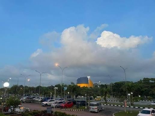 Prakiraan Cuaca Batam, Senin 13 April 2026: Hujan Petir Mengintai Mulai Jam 10