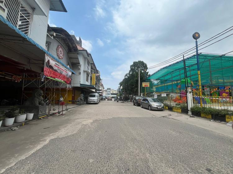 Lebihi Batas PL dan Akses Ibadah Terganggu, Warga Desak Pemerintah Bongkar Pagar di Jalan Umum Samping Vihara Nagoya