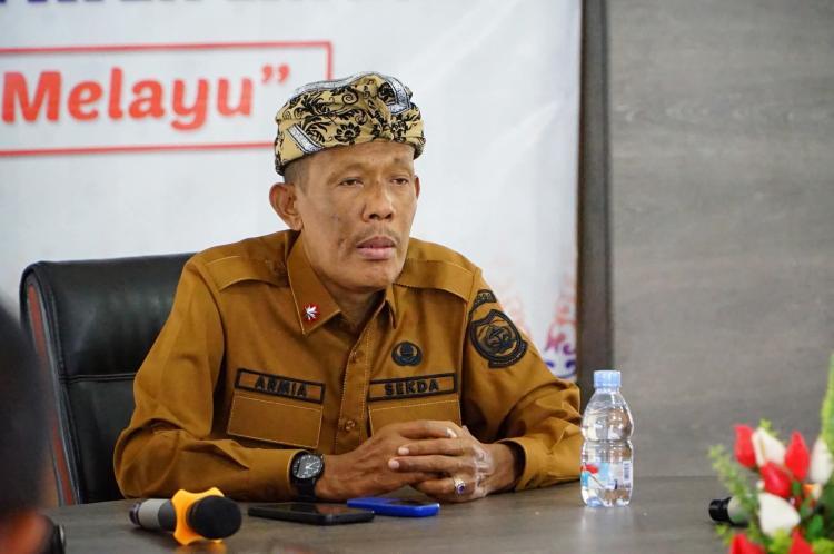 Kas Daerah Seret, Sekda Lingga Minta Kontraktor Bersabar Soal Tunda Bayar