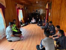 Polisi Hadir di Tengah Duka, Satlantas Anambas Jenguk Korban Laka Lantas