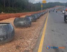 Dikeluhkan Mirip `Ranjau Darat`, Pot Raksasa di Bundaran Punggur Segera Digeser 5 Meter