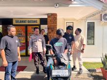 Sempat Kabur ke Jakarta, Pria Viral Penendang Pengendara di Sekupang Akhirnya Menyerah