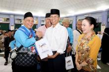 Bawa Bekal Sambal Bilis, Amsakar Achmad dan Li Claudia Chandra Lepas 641 Calon Jemaah Haji Batam