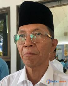 Sapa Jemaah Kloter 1, Amsakar Achmad Titipkan Motivasi dan Bingkisan Praktis untuk CJH Batam di Tanah Suci