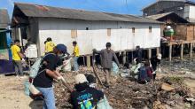 1,7 Ton Limbah Pesisir Diangkut dari Tanjung Uma, Batam, dalam Aksi Hari Bumi