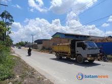 Sempat Dikeluhkan Warga, PT Mega Indah Reality Bersihkan Lumpur yang Meluber ke Jalan Sei Binti Batam