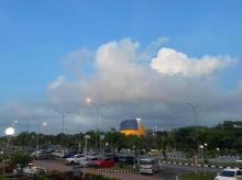 Prakiraan Cuaca Batam: Siang Terik Menyengat, Sore Siap-Siap Diguyur Hujan