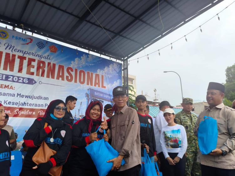 Ratusan Buruh Batam Rayakan May Day, Sampaikan Tiga Tuntutan ke DPR RI