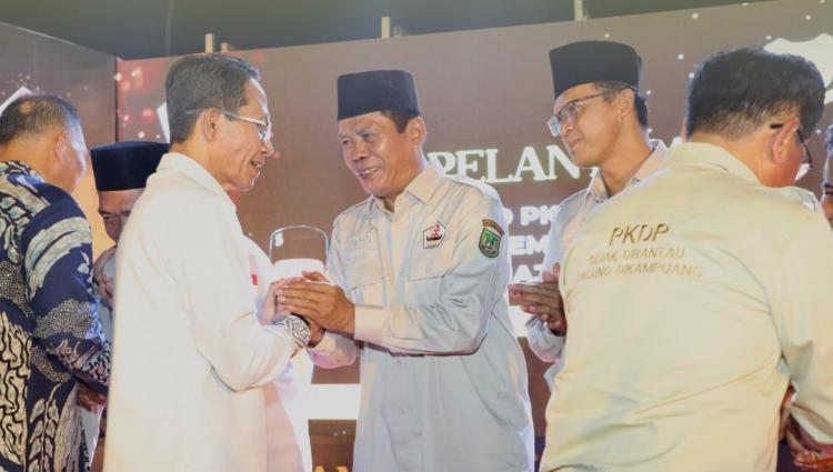 Pelantikan PKDP dan GEMPAR, Wali Kota Amsakar Ajak Warga Padang Pariaman Anggap Batam Rumah Sendiri