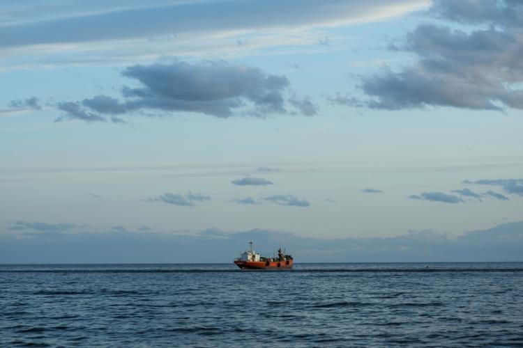 Lolos dari Angkatan Laut AS, Kapal Super Iran "HUGE" Menuju Kepri Tanpa Sinyal AIS