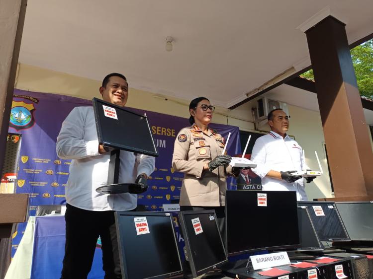 Polisi Tangkap Pengepul Chip dan Pemain Judi Online di Batam