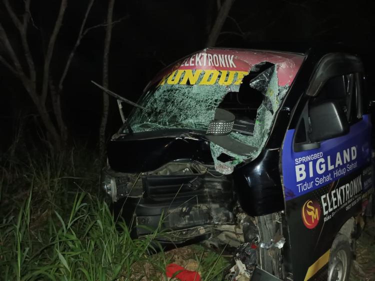 Adu Kambing Mobil Pickup Vs Vixion di Sekupang Batam, Dua Pengendara Kritis