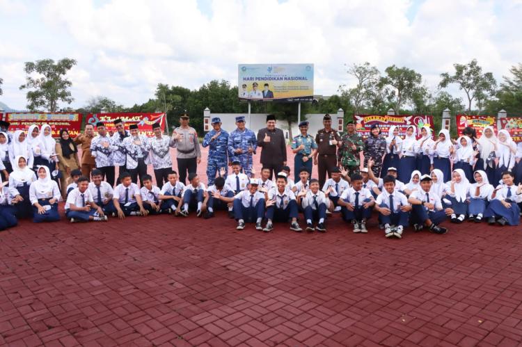 Peringatan Hardiknas 2026 di Bintan: Bupati Roby Kurniawan Pimpin Upacara, Resmikan Gedung TK Baru Hingga Lepas Purna Bakti Guru