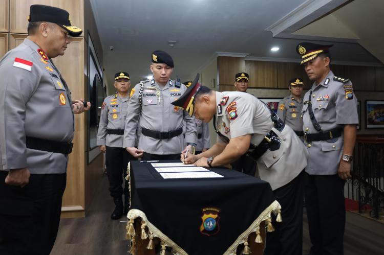 Kapolda Irjen Asep Safrudin Lantik Kompol Nurman sebagai Ps. Ka SPKT Polda Kepri