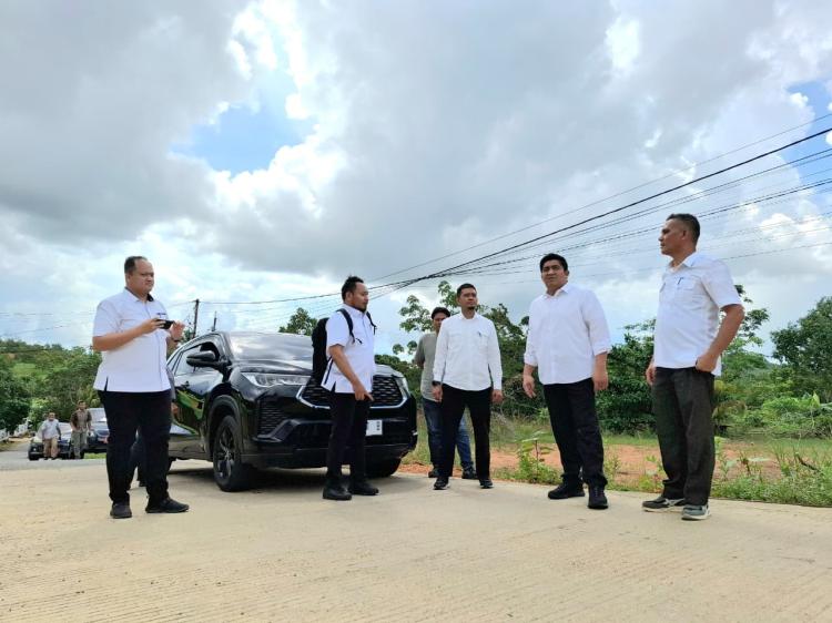 Bupati Roby Turun Langsung ke Sei Jati: Jangan Cuma Selesai, Harus Bermanfaat!
