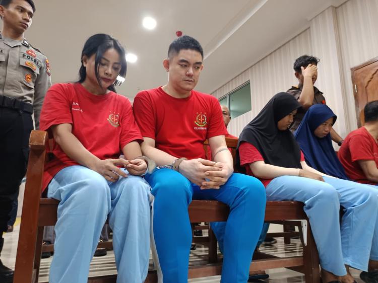 Tangis Pecah di Sidang Pembunuhan Dwi Putri, Empat Terdakwa Minta Maaf kepada Keluarga Korban