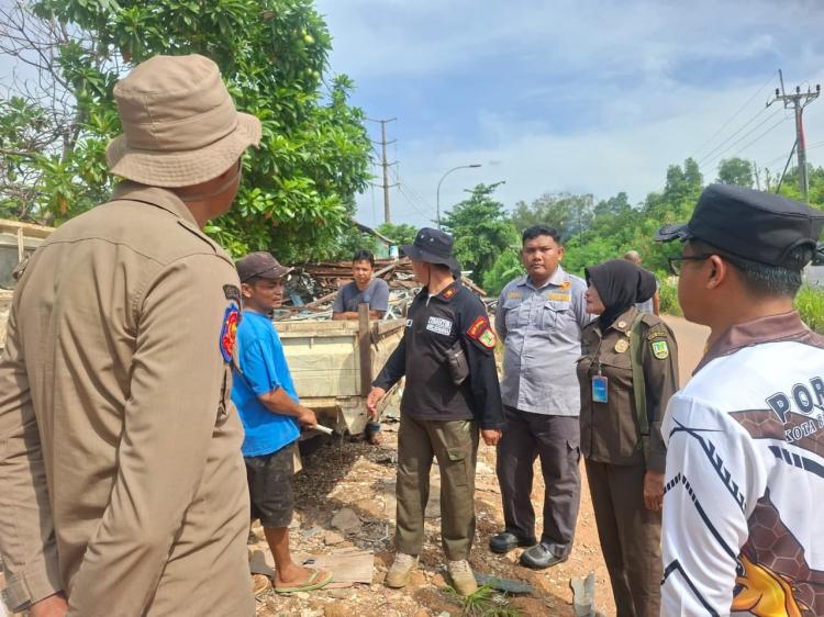 Anjing Berkeliaran di Jalan Hang Nadim Resahkan Pengendara, Warga Sudah Jadi Korban