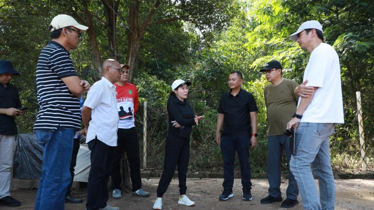 Plh. Kepala BP Batam Li Claudia Chandra Tinjau Pengerjaan Peningkatan Jalan dan Drainase