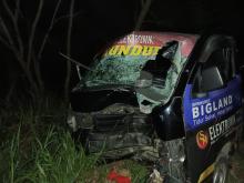 Adu Kambing Mobil Pickup Vs Vixion di Sekupang Batam, Dua Pengendara Kritis