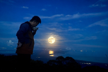Langka! Mei 2026 Dihiasi Dua Purnama, Ada `Blue Moon` di Akhir Bulan