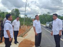 Bupati Bintan Tinjau Jalan Sinjang Toapaya: "Ini Akses Vital yang Permudah Warga"