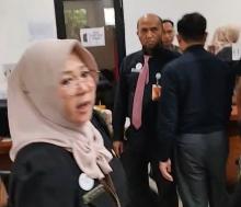 Nomor Antrean Dilompati Petugas, Warga Ngamuk di Disdukcapil Batam: "Saya Pengacara!"
