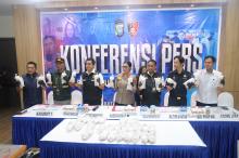 Siasat Koper Pakaian Bekas Gagal, Polda Kepri Gagalkan Penyelundupan 100 Ribu Benih Lobster Senilai Rp10 Miliar
