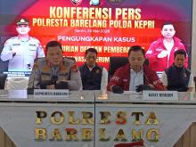 Polisi Bongkar Markas Judi Online di Perumahan Mewah Batam, Rp1 Miliar Lebih Disita