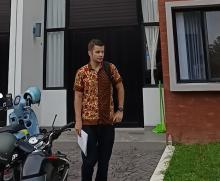 Warga Rusia di Batam Datangi PT Jiarmah Global, Tuntut Perbaikan Rumah Rp1 Miliar 