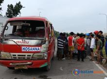 Mobil Bimbar Ringsek di Simpang Basecamp Batam, Satu Pengendara Motor Luka Ringan