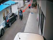 Honda Beat Raib Digondol Maling Saat Pemiliknya Sholat, Dua Pria Terekam CCTV